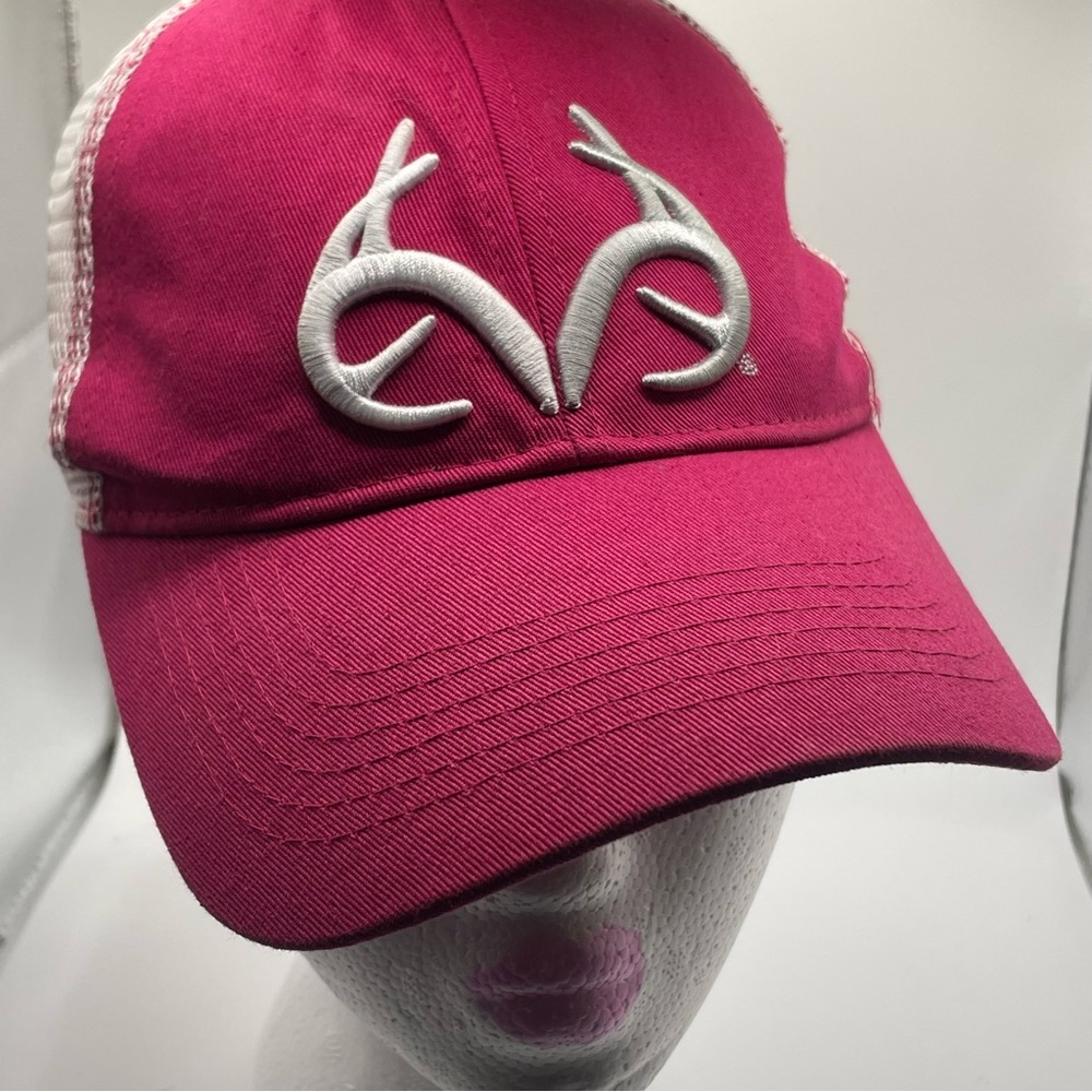 Realtree women's pink and white mesh back trucker hat antler logo. Preowned.